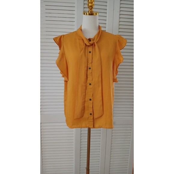 UPS & Downs Tops - UPS & Downs Women's LARGE Short Ruffle Sleeves Tie Front Button Up Top